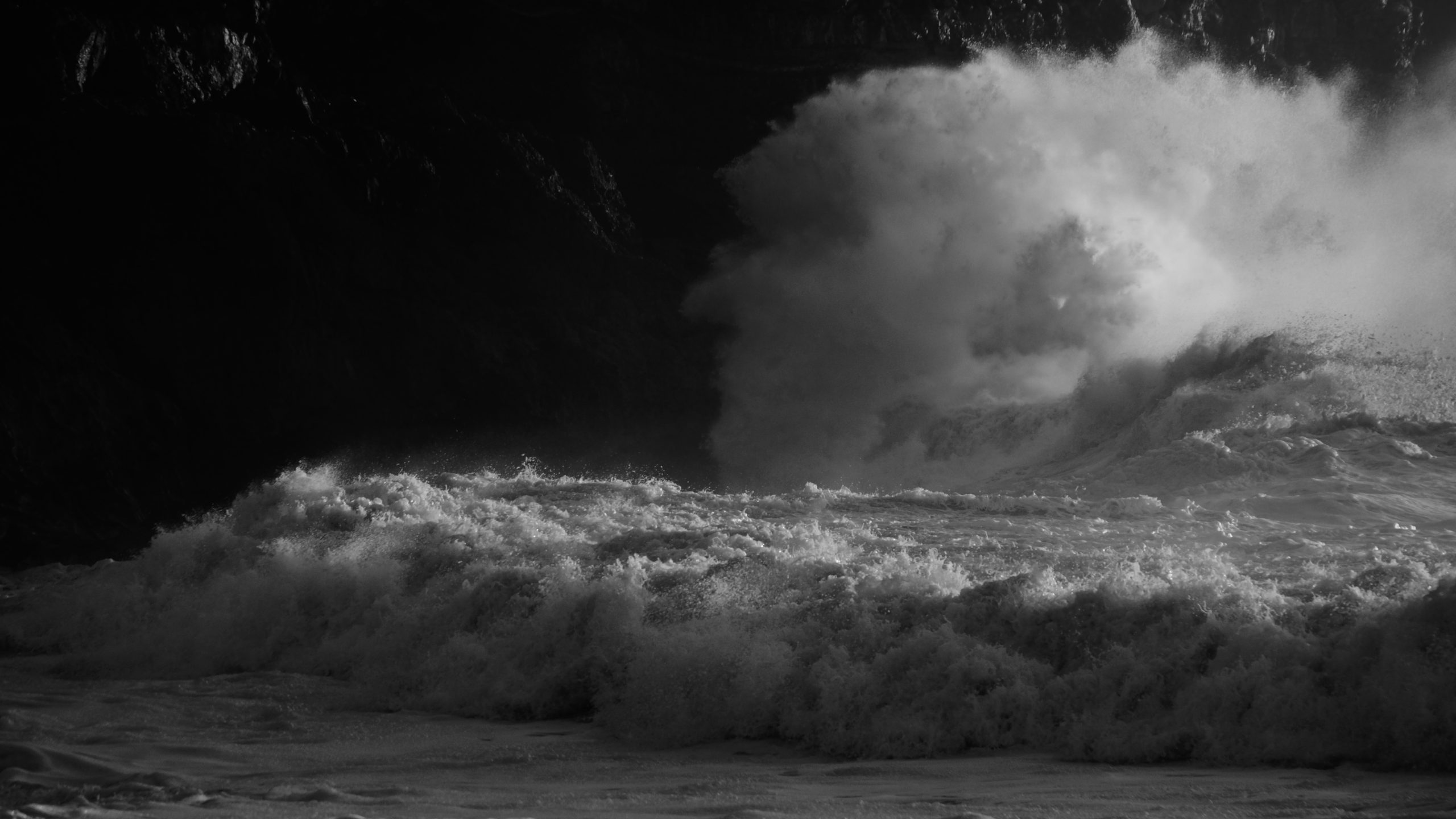 Темный шторм. Море шторм. Бушующее море. Шторм в океане. Бушующий океан.